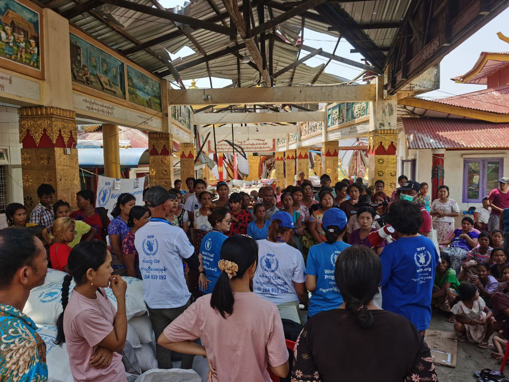 Distribution de nourriture par le PAM aux personnes touchées par le cyclone Mocha dans l'État de Rakhine, au Myanmar